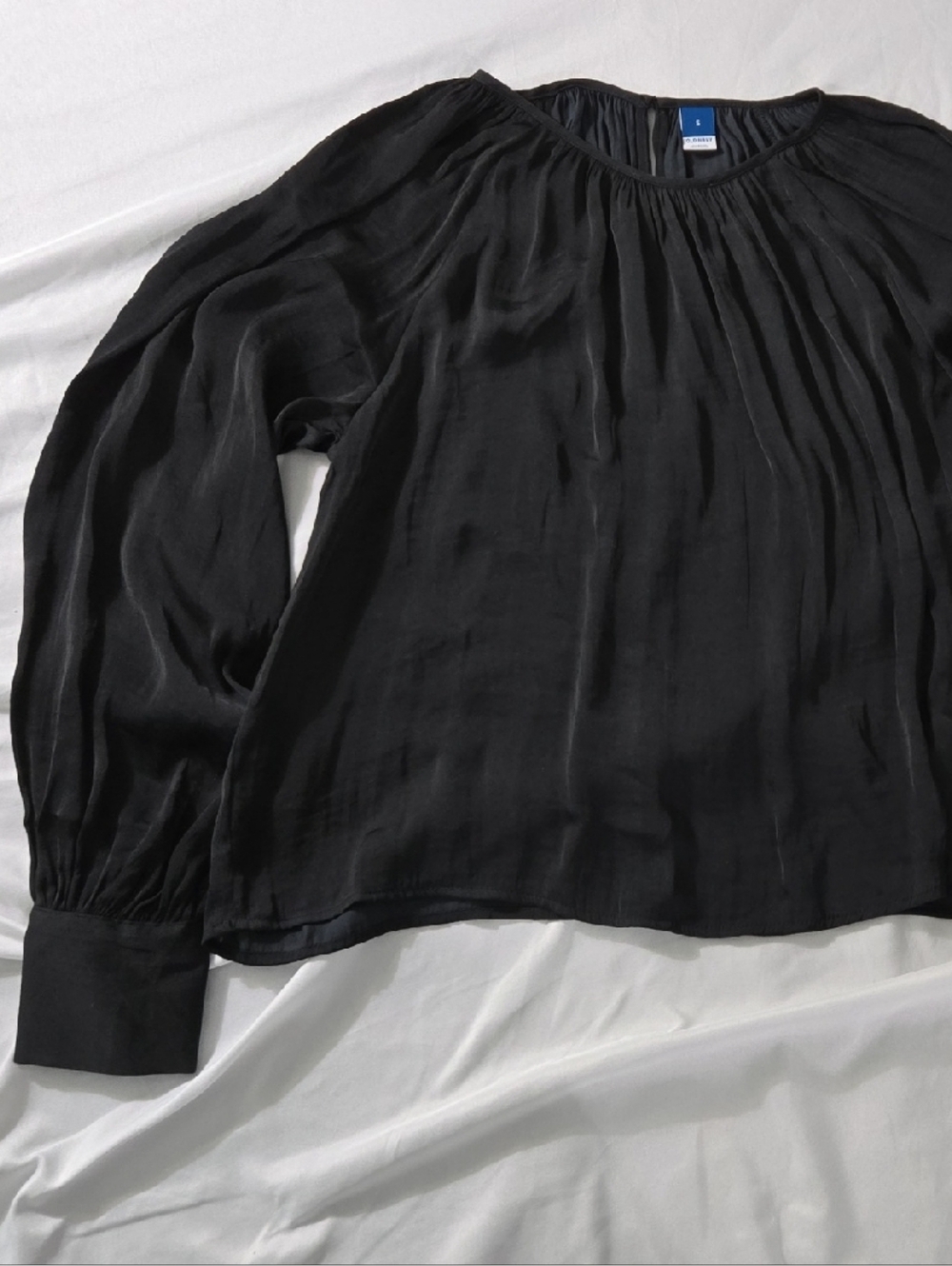 Old Navy Black Long-Sleeve Gathered Neck Blouse